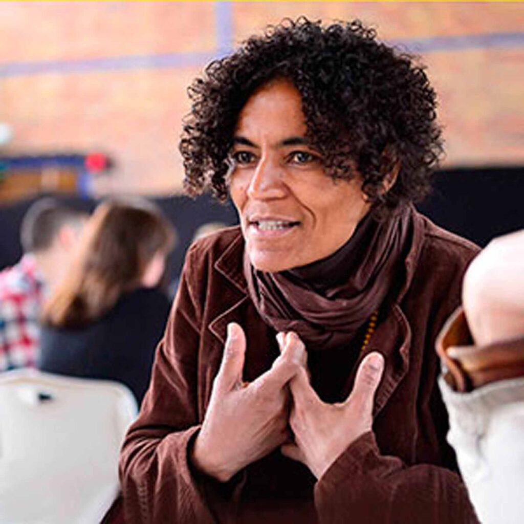 Participant in Knotunknot, gesturing toward self. Photo: Ulrich Wessollek